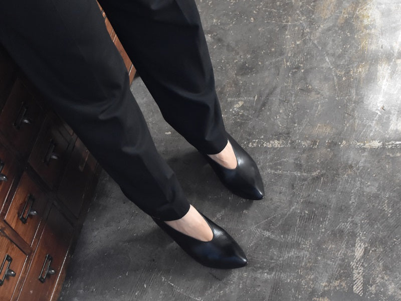 002 ポインテッドUカットパンプス AL1910P Black 木型No.X1395
