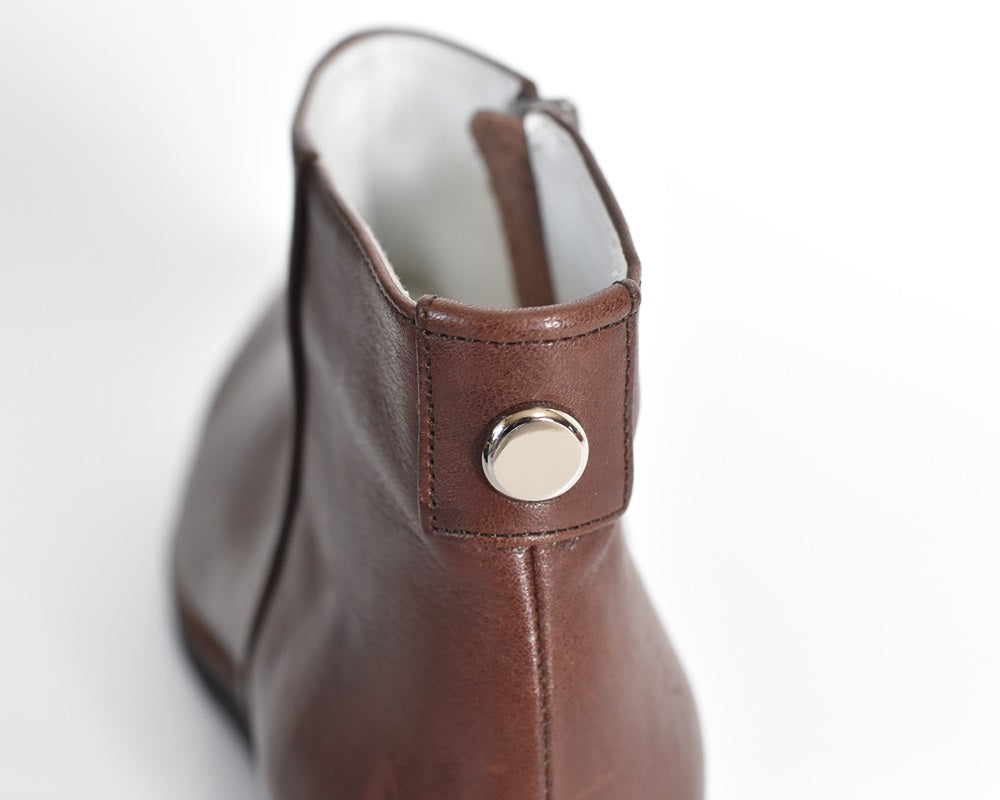 021 ポインテッドワンポイントスタッズショートブーツ AL2477SB Darkbrown 木型No.G1729