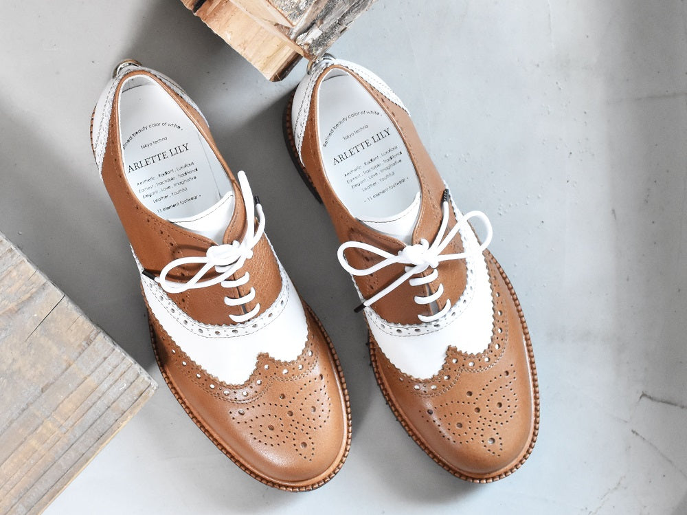 010  クラシックウイングチップバルモラルシューズ　AL2121K  Camel/White　　木型No.C1813