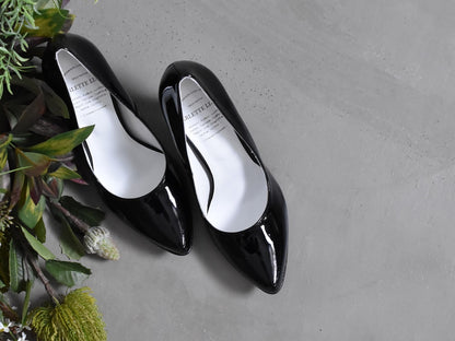 1021  ポインテッドプレーンパンプス　AL1622P  Blackenamel　　木型No.P85062
